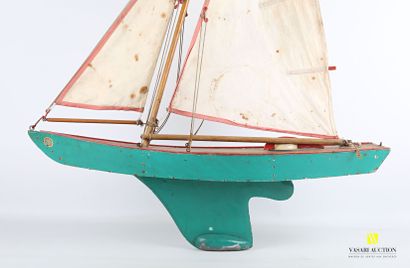 null NILLOP

Jouet en bois figurant un voilier, la coque plombée de couleur turquoise,...