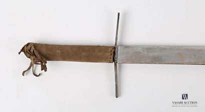 null Épée à deux mains, lame droite de 78 cm, garde en croix, manche bois gainé de...