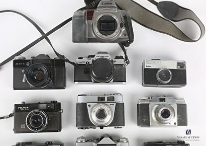 null Ten cameras including : one ZENITH-E camera - one ROLLEI XF 35 camera - one...