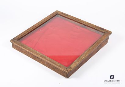 null Natural wood molded display case, it opens with a sloping glass flap.

(wear,...