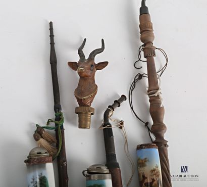 null 
Lot of three pipes, the barrel out of wooden, the tank out of porcelain with...