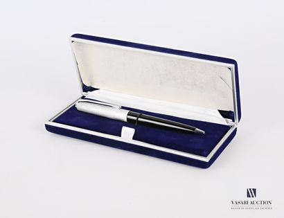 null PELIKAN

Black lacquer and brushed metal pen.

In a box

(state of use)

Length...