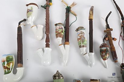 null 
Lot including seven porcelain pipe tanks with deer decoration and six wooden...