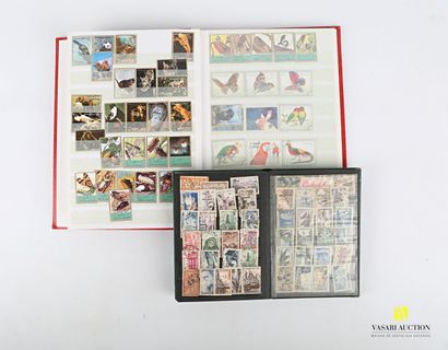 null Lot comprenant deux carnets de timbres portant sur les thématiques des animaux,...