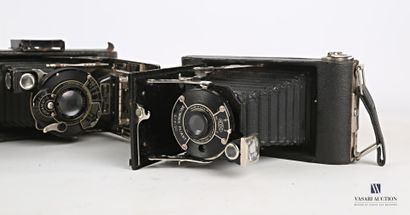 null Lot of four cameras including an EASTMAN KODAK CO. USE FILM N°116, a ZEISS IKON...