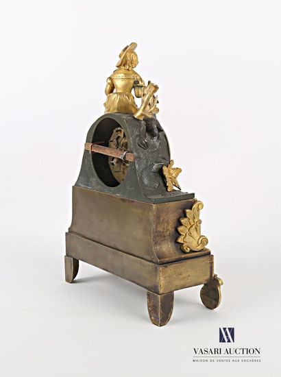 null Bronze clock with double patina, the dial is inscribed in a mound on which a...