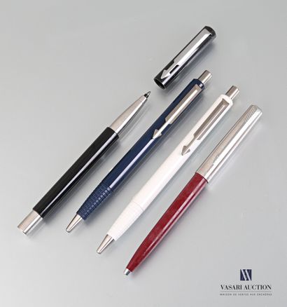 null PARKER

Set of four pens in black, dark blue, white and red/steel

(wear of...
