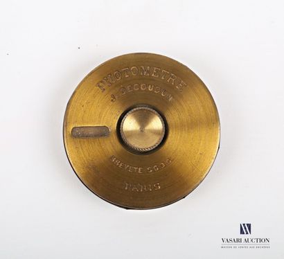 null Photometer of J. Decoudun, Paris in brass.

Diameter : 6,5 cm