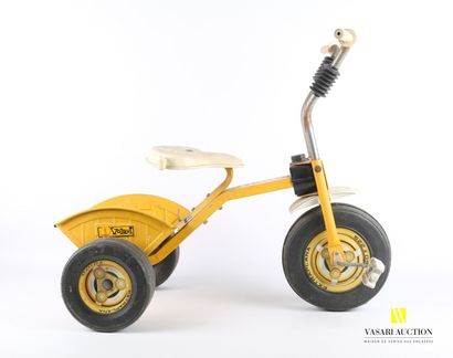 null Metal and plastic tricycle with a bucket in the back

Brand Vot Qui

(oxidations,...