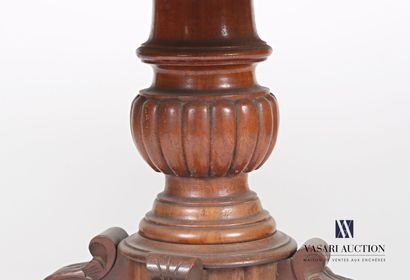 null Table pedestal in mahogany veneer, the tray of violin shape, it opens with two...