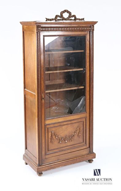 null Display case in natural wood, molded and carved with gadroons and frieze of...