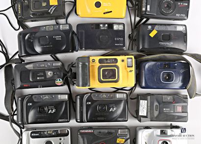 null Lot de quinze appareils photographiques comprenant un compact FOCUS Free - un...