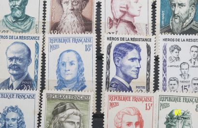 null Lot comprenant deux carnets de timbres portant sur les thématiques des animaux,...