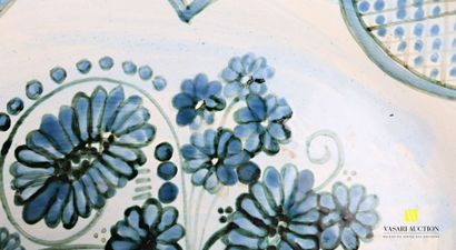null Ceramic lot including a dish with painted decoration in blue monochrome of a...