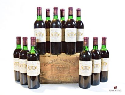 null 12 bouteilles	Château MARGAUX	Margaux 1er GCC	1972

	Et. tachées. N : 7 bas...