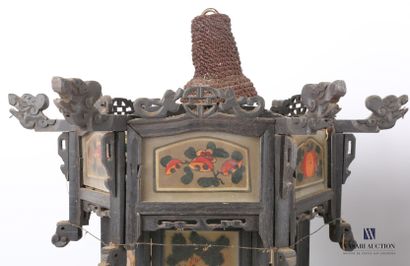 null ASIA

Pair of Chinese lanterns, the hexagonal wooden frame decorated with stylized...