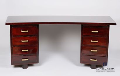 null Varnished mahogany veneer middle desk, the curved top rests on two boxes with...