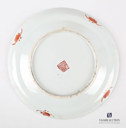 null CHINE

Plat en porcelaine à décor d'insectes, pivoines et fleurs traités en...