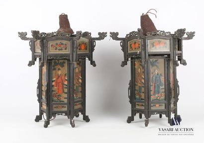 null ASIA

Pair of Chinese lanterns, the hexagonal wooden frame decorated with stylized...