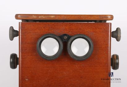 null Table stereoscopic terminal of sheath form in mahogany veneer, it rests on a...