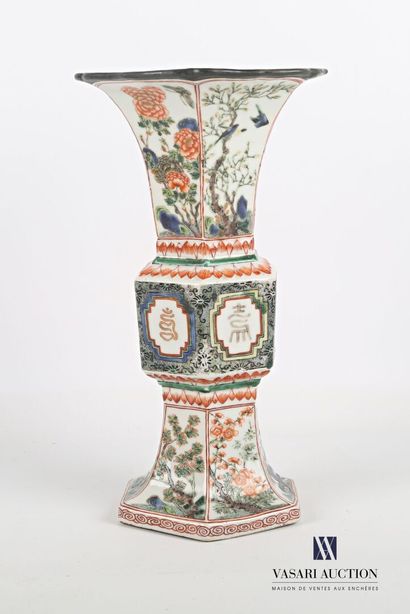 null 
CHINA




Gu vase in porcelain with enamels of the green family of hexagonal...