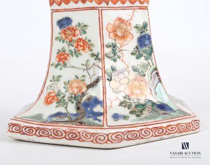null 
CHINA




Gu vase in porcelain with enamels of the green family of hexagonal...