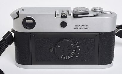 null Boitier argentique chromé Leica M7 avec sangle et bouchon

Très bon état, f...