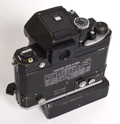 null Nikon F 70's black film camera, FTn prism with F36 motor, power supply handle...