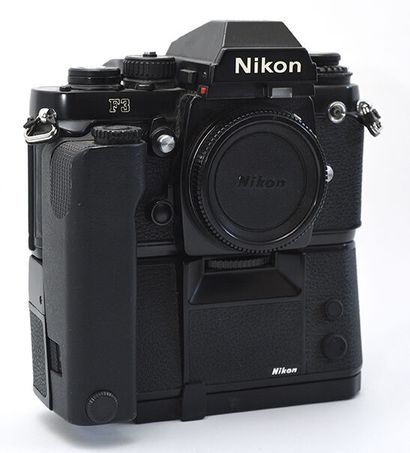 null Boitier argentique Nikon F3 HP avec moteur alimentation MD-4, semelle AH-2 et...
