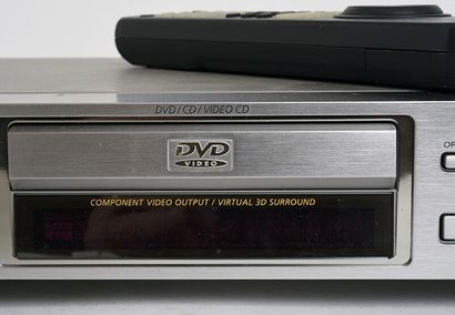 null Lecteur CD/DVD video Player SONY DVP-S735D + carton

Très bon état , Sans garantie...