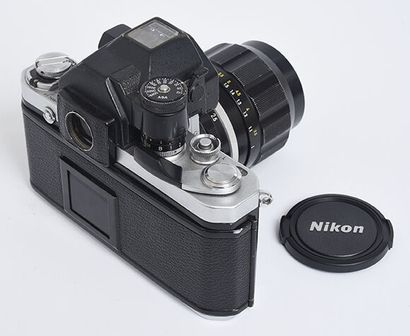 null Boitier argentique chromé Nikon F2 avec prisme DP-2 + objectif Nikkor-P nonAi...