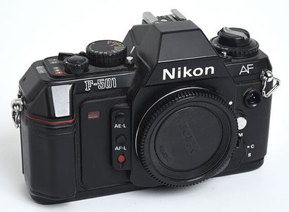 Boitier argentique Nikon F-501 AF 
Bon état,...