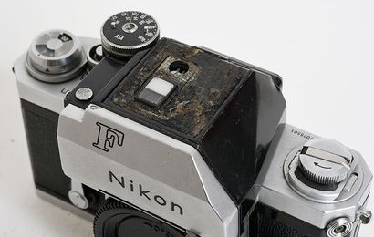 null Nikon F 70's chrome silver camera, FT prism + cap

Average condition, prism...