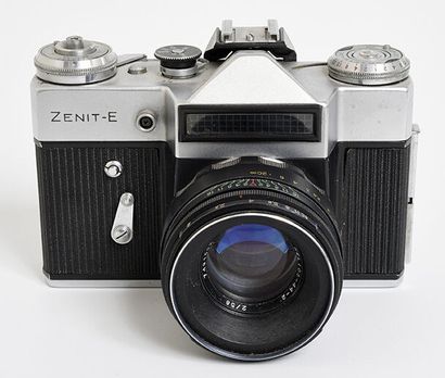 null Boitier argentique reflex chromé Zenith-E avec objectif Zenith Helios-44-2 58mm...
