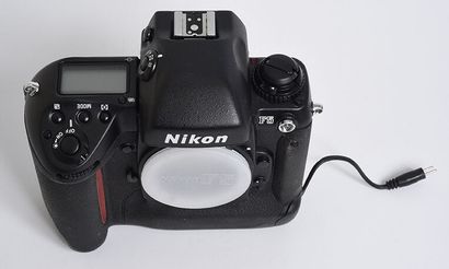 null Boitier argentique Nikon F5 + dos Nikon MF-28, modifié pour aller dans le caisson...
