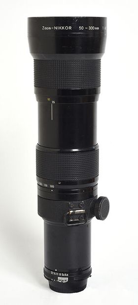 null Nikon (film) Tele Zoom Nikkor Ai 50-300mm f/4,5 and 1 cap

Good condition, some...
