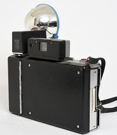 null Boitier Polaroid pliant Land Camera 101 Automatic, avec son flash filtré bleu,...