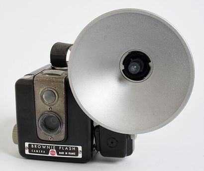 null Boitier argentique Bakélite Kodak Brownie Flash, avec son flash moyen modèle

Etat...