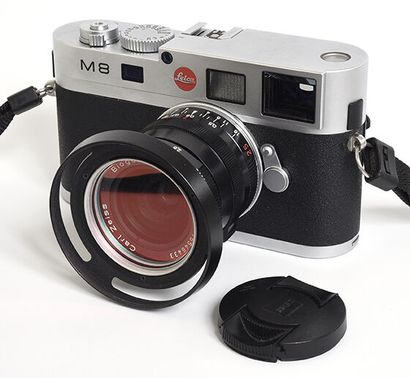 null 
Boitier numérique chromé Leica M8 avec objectif Carl Zeiss Biogon 25mm f/2,8...