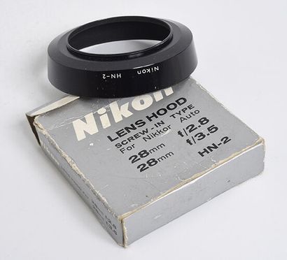 null Pare-soleil Nikon en métal à vis HN-2 pour objectif Nikon 28mm

Très bon état,...