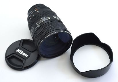 null Nikon AF 20-35 f/2.8 D lens + lens hood + Nikon strap

Very good condition,...