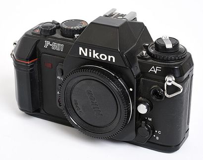 null Boitier argentique Nikon F-501 AF

Bon état, fonctionnel