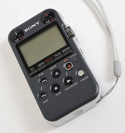 null Lecteur -enregistreur SONY PCM-M10 + chargeur, câble, télécommande et boite

Très...