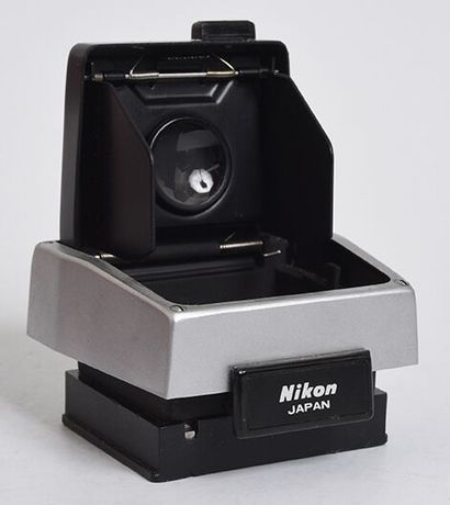 null Viseur toit Nikon (3ème modèle) pour boitier Nikon F avec son capot de protection

Bon...