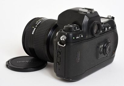 null Boitier argentique Nikon F100 AF avec objectif zoom AF Ais 24-120 f/3,5-5,6...