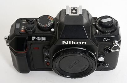 null Nikon F-501 AF film camera

Good condition, functional