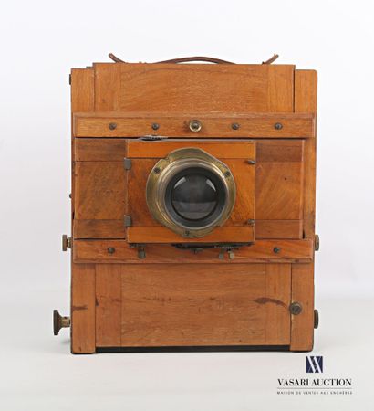null Large wooden camera, complete with an E.Krauss Paris lens

Used condition. Without...
