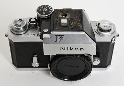 Boitier argentique chromé Nikon F de 70,...