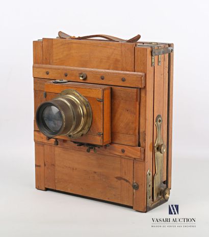null Large wooden camera, complete with an E.Krauss Paris lens

Used condition. Without...