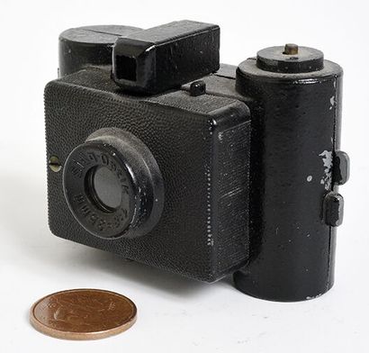 null Miniature black Sida film camera with Sida-Optic 35mm f/8 lens

Average condition,...
